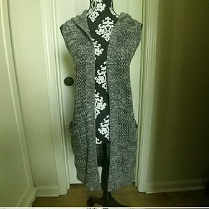 Almost Famous sleeveless cardigan